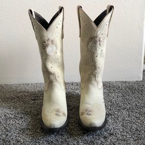 Embroidered wedding cowboy boot